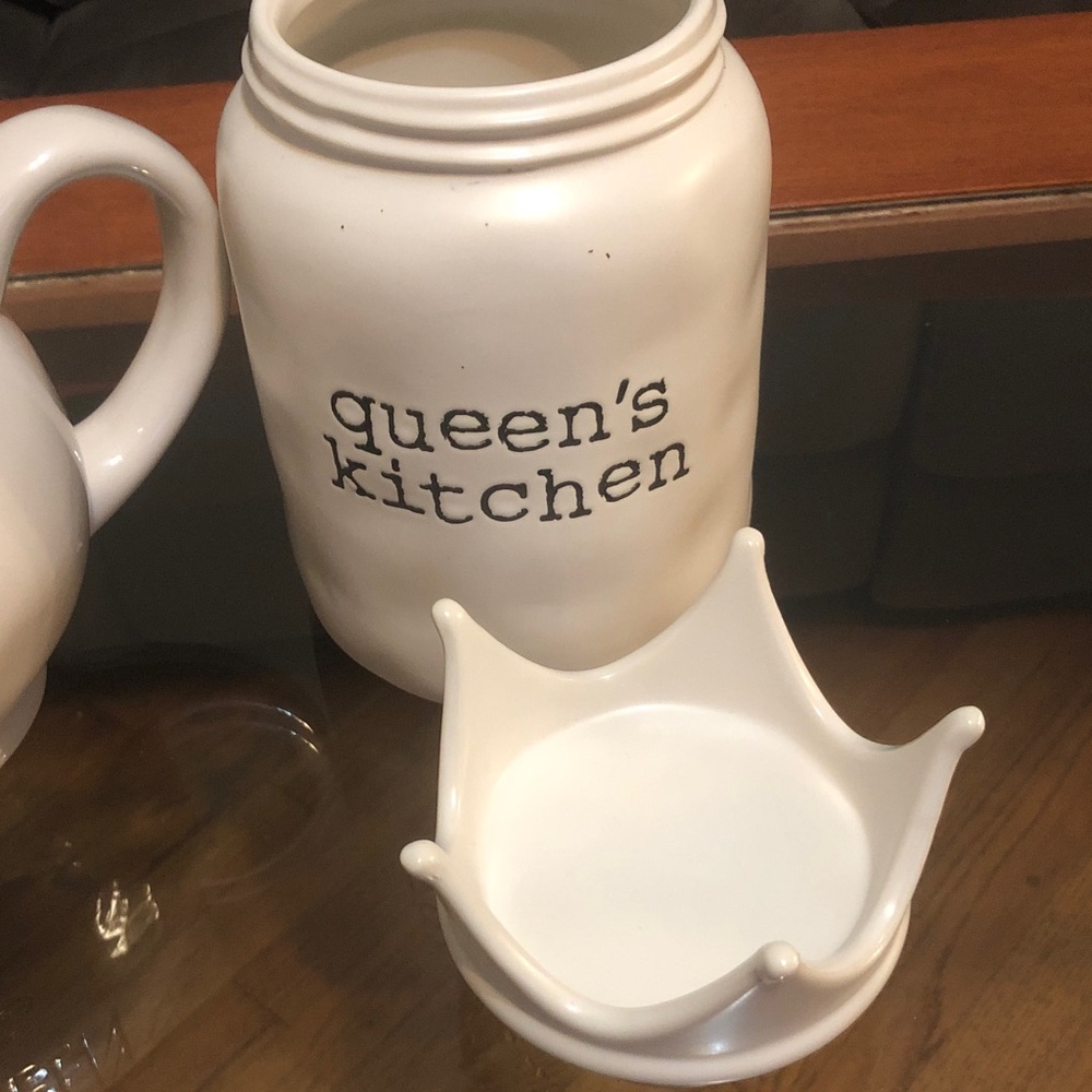 Queen's Kitchen White Ceramic Set - Picture 3 of 10